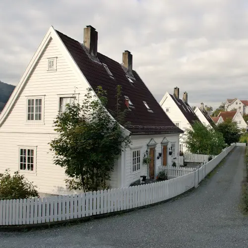 Guide – måla fasad med rätt färg som håller länge