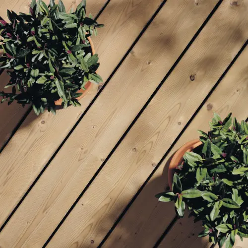 Ta hand om altanen – olja, behandla eller tvätta din terrass