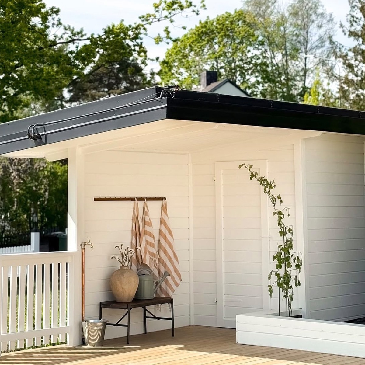 Poolhus i Sandras Sörvit